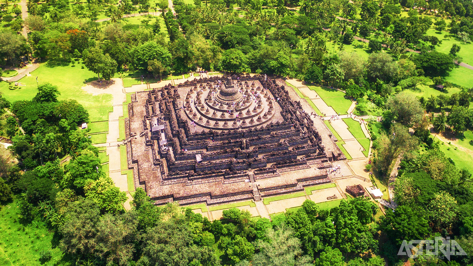 Borobudur is n van de beroemdste bouwwerken van Indonesi en het grootste boeddhistische complex ter wereld