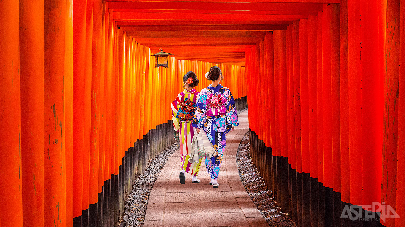 Voor het Japanse geloof is Fushimi-Inari Taisha n van de belangrijkste schrijnen van Japan