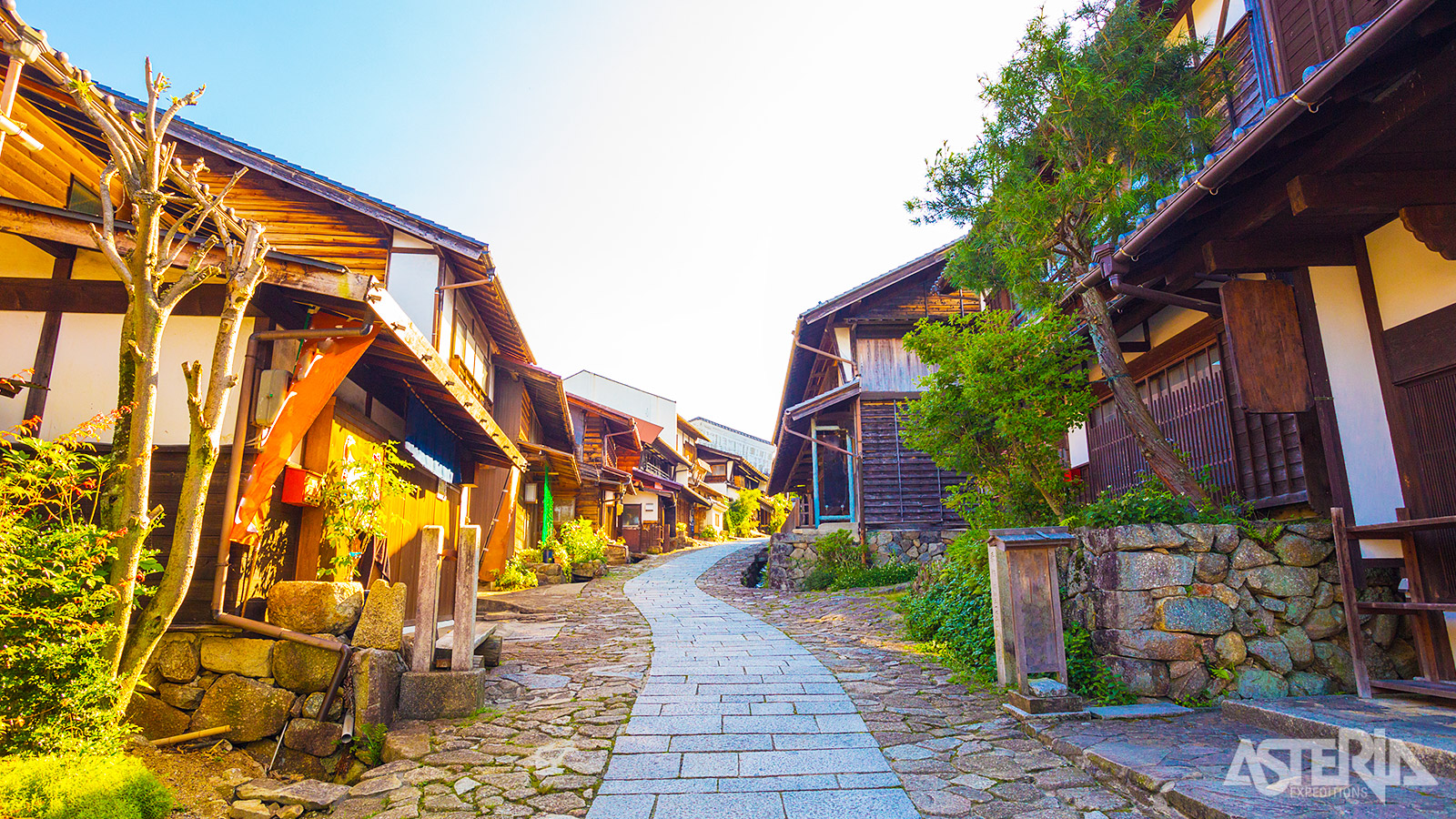 Je maakt een wandeling langs de Nakasendo, een historische handelsroute in Japan die vroeger Kyoto met Tokyo verbond