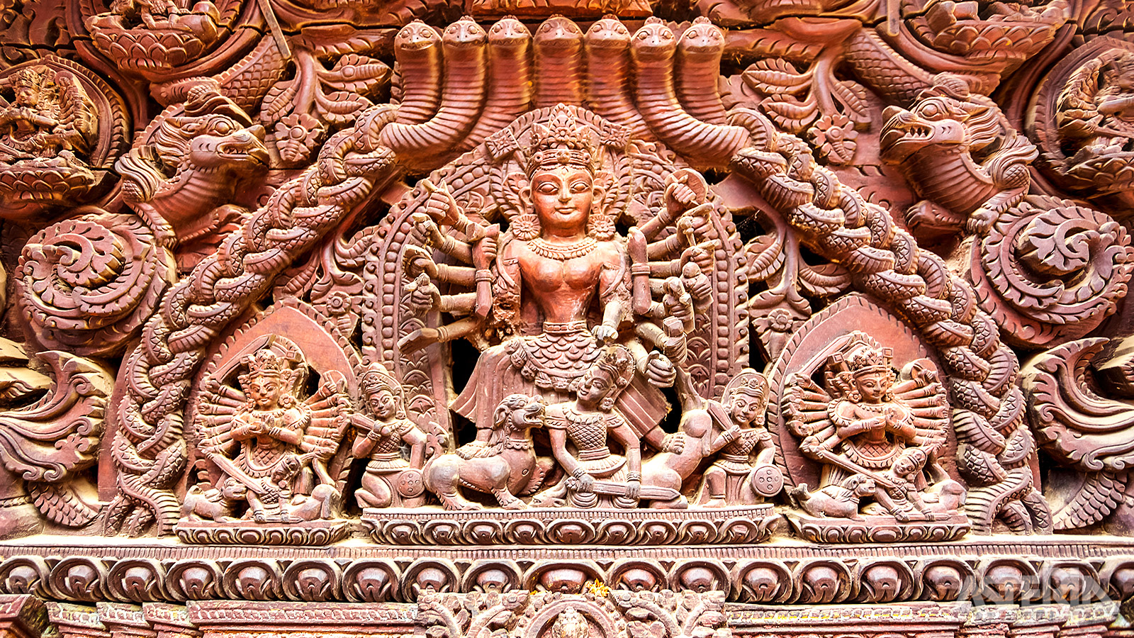 Houtsnijwerk is overal op Durbar Square te bewonderen en toont de vaardigheid van Newari-kunstenaars