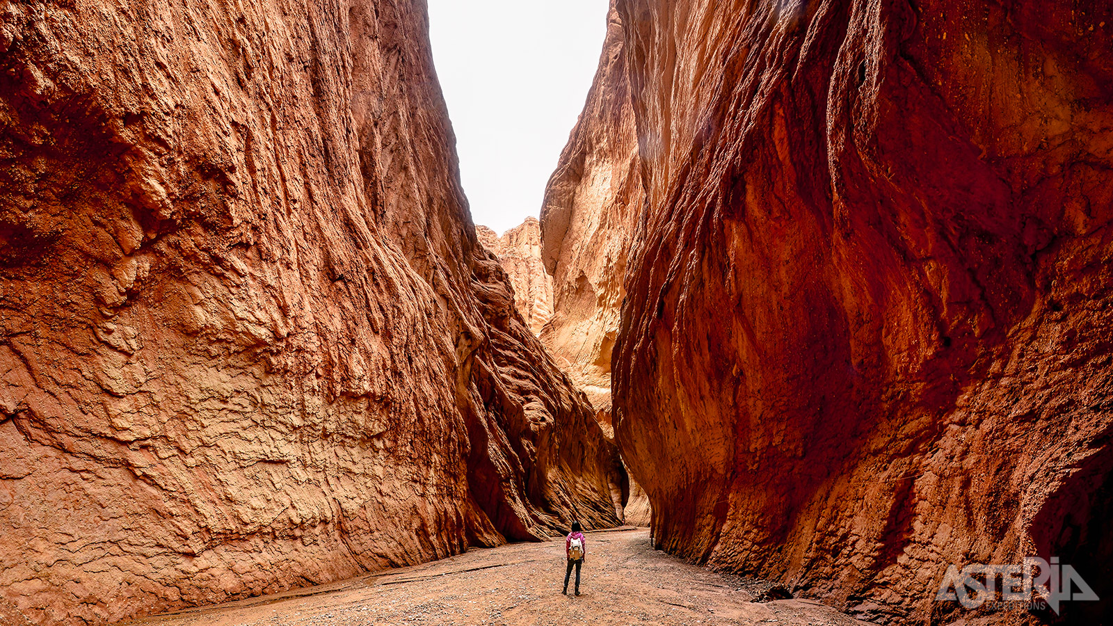 De indrukwekkende Aksu Canyon werd gevormd door de gelijknamige rivier, die zich een weg baande door miljoenen jaren rotsvorming