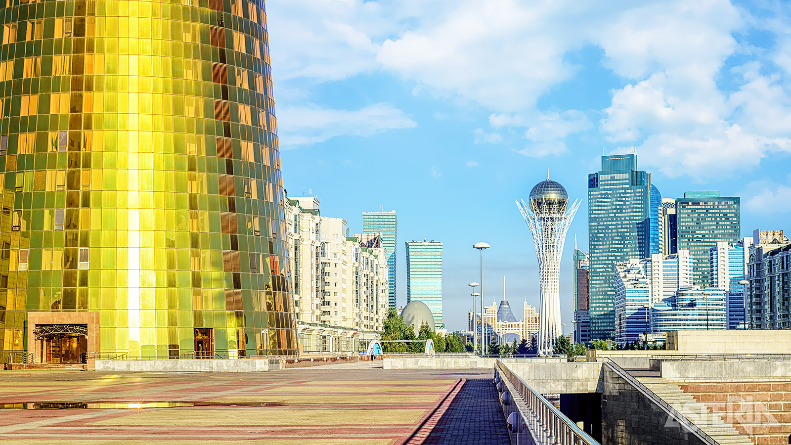 Ooit een dorp in de woestijn, wordt Astana in ijltempo omgetoverd tot hypermoderne hoofdstad met wolkenkrabbers, torens en een indrukwekkende skyline