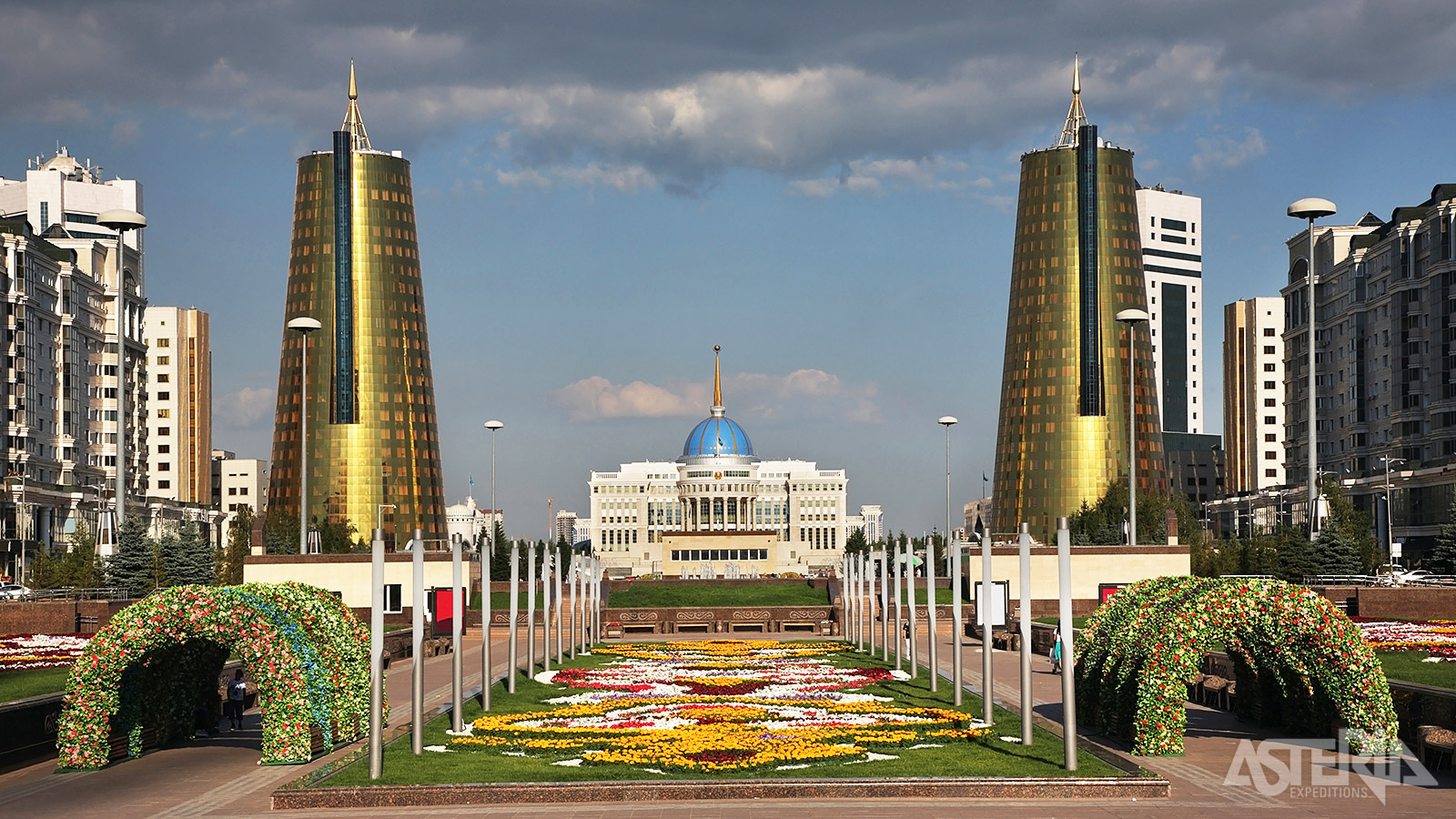 Water-Green Boulevard, ook bekend als Nurzhol Boulevard, vormt het hart van Astana’s en is één van de mooiste wandelzones