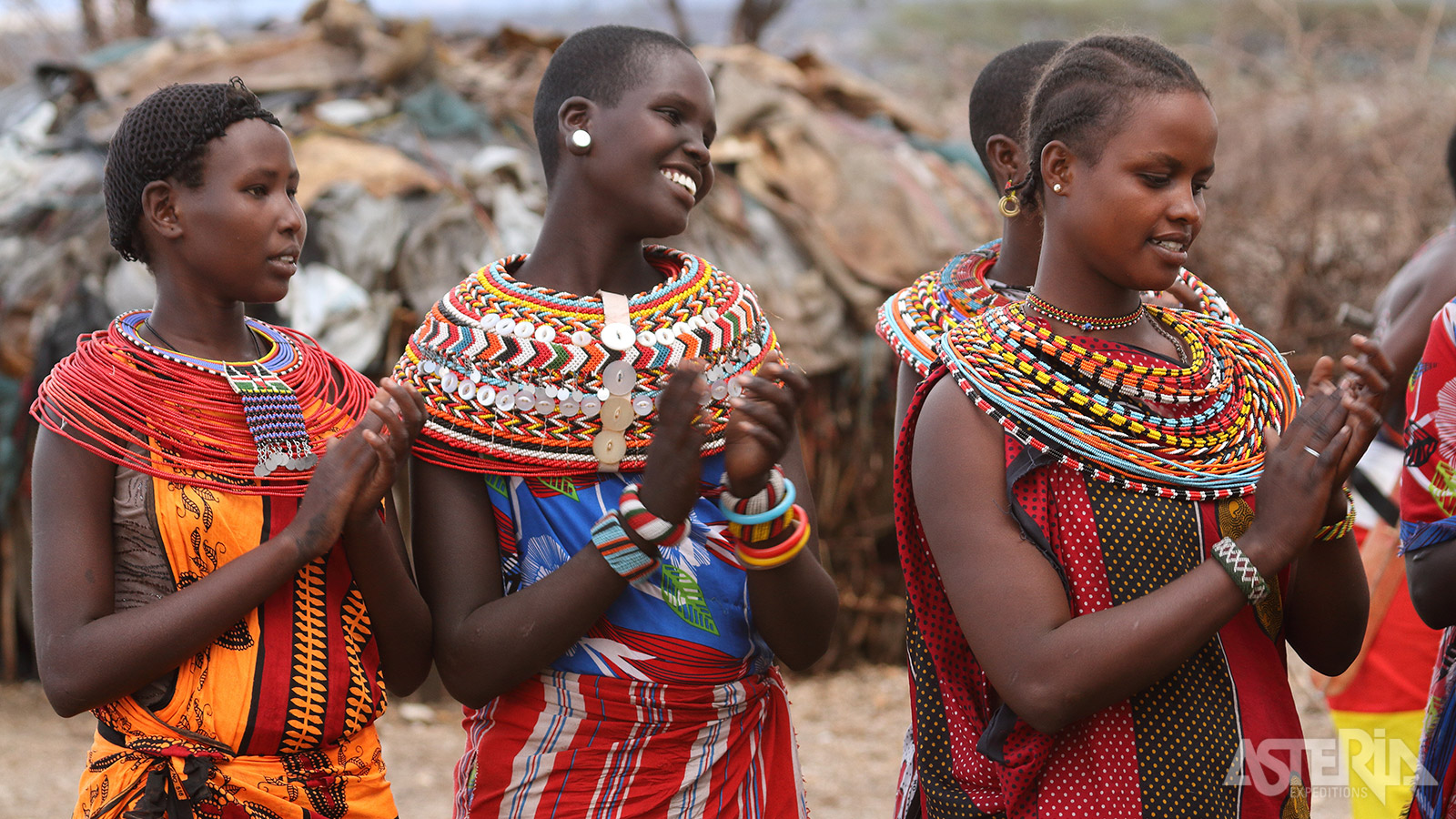 Samburu is eveneens het leefgebied van het gelijknamig nomadenvolk dat in harmonie met de natuur leeft