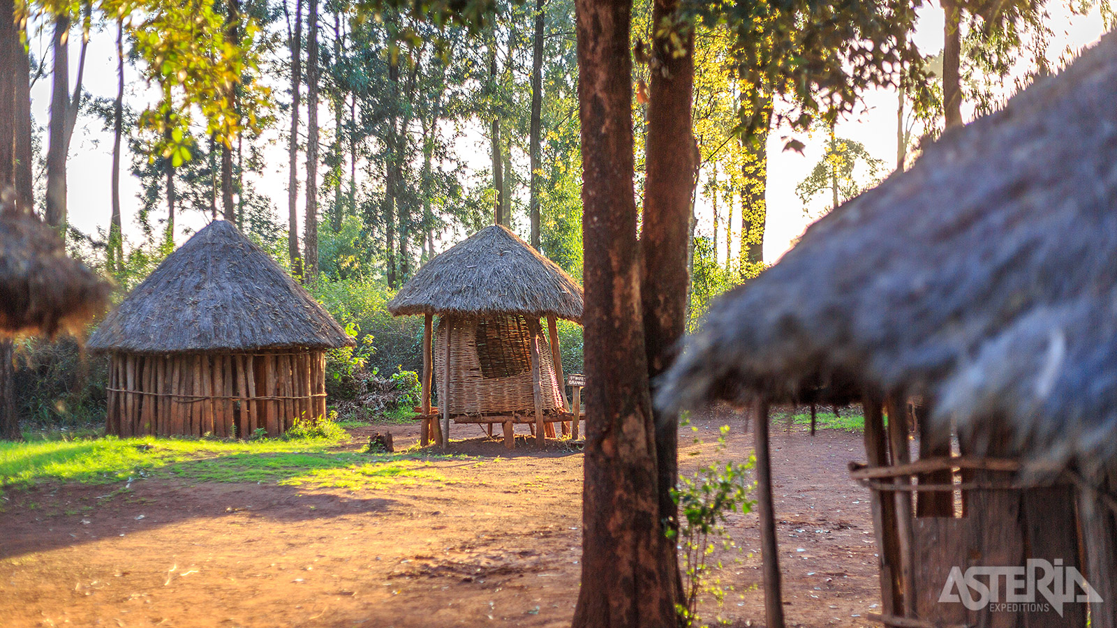 De streek van de Samburu vormt het overgangsgebied van de groene, vruchtbare grond van Mount Kenya naar het semi-woestijnachtige noorden