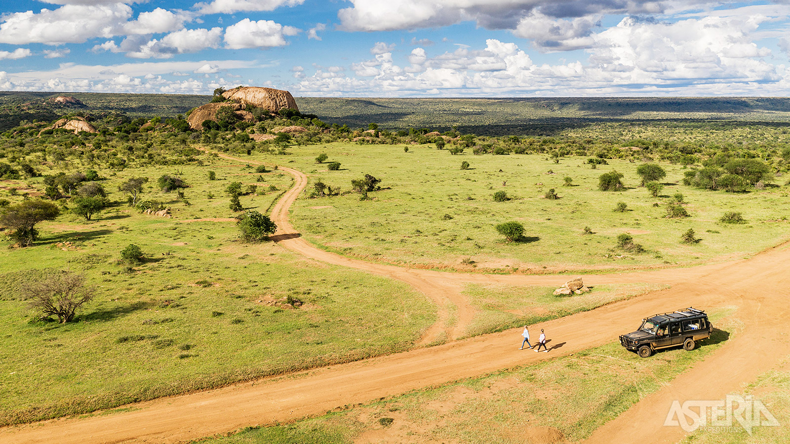 Verken het typische Afrikaanse bushlandschap met moerassen, vulkanisch gesteente en weidegronden