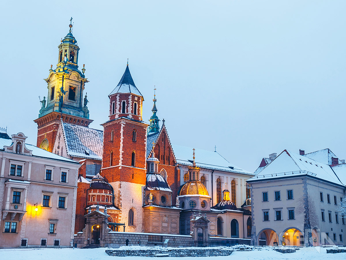 Het Wawel-burcht omvat een mix van romaanse, gotische, renaissance- en barokke stijlen, wat de rijke geschiedenis weerspiegelt