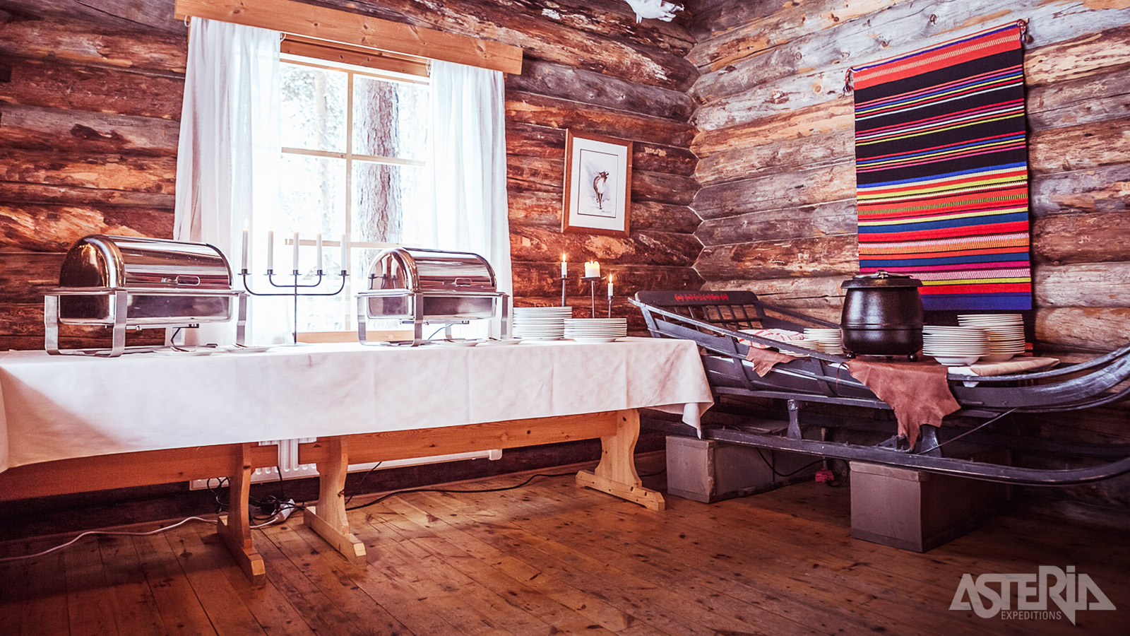 De heerlijke keuken met lokale gerechten wordt opgediend in de centrale chalet