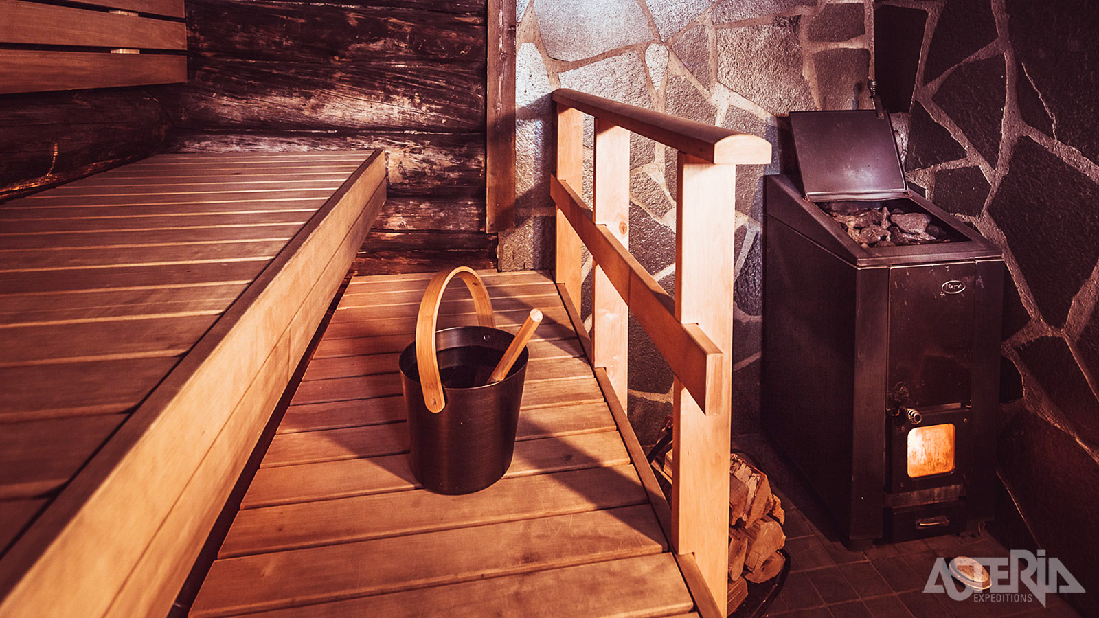 De wildernislodge beschikt ook over een houtgestookte Finse sauna