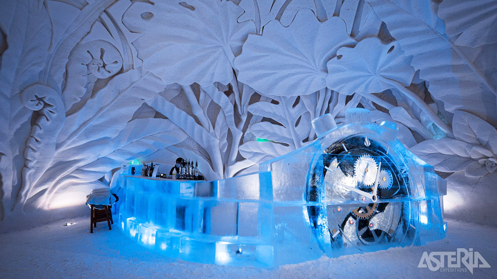 In de Ice Bar van het Snow Village worden drankjes geserveerd in glazen gemaakt van... ijs!