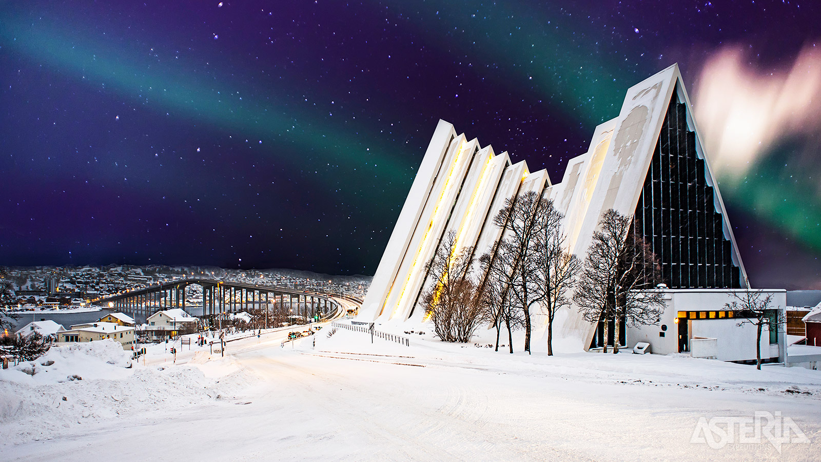 Het ontwerp van de iconische Arctische Kathedraal van Tromsø is gebaseerd op een ijsberg