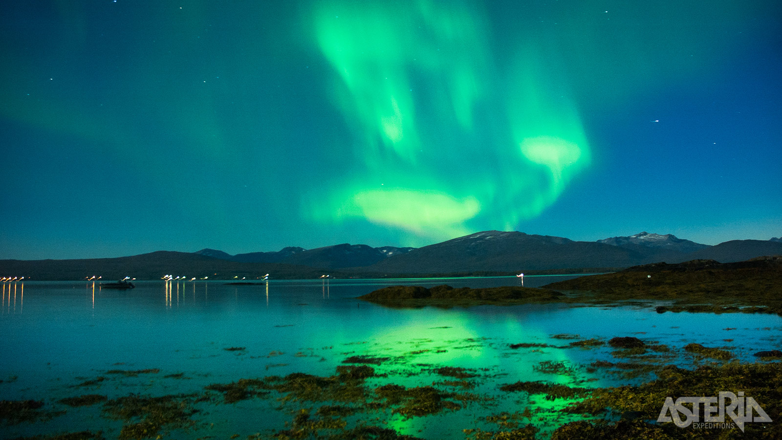 Tromsø ligt op ongeveer 350km boven de poolcirkel, wat het een uitstekende locatie maakt voor het spotten van het noorderlicht
