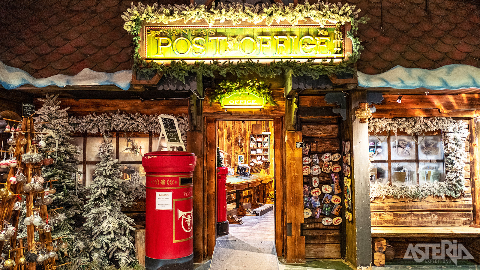 In het Santa Claus Village beschikt de kerstman over een eigen postkantoor