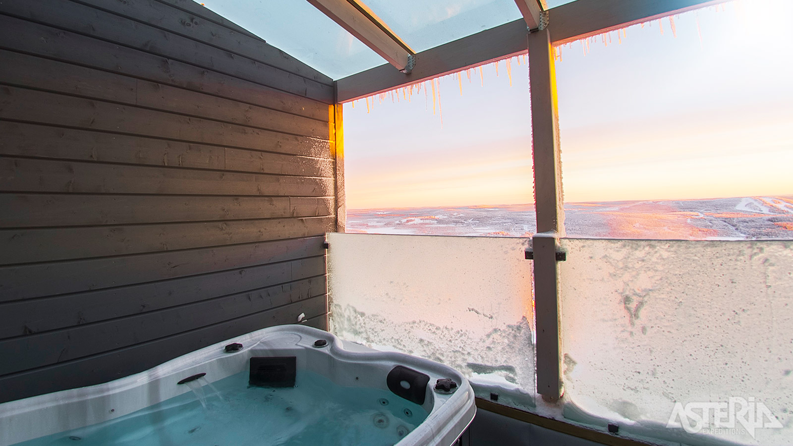 Met wat geluk zie je zelfs het noorderlicht vanuit het bubbelbad van je Aurora View Suite