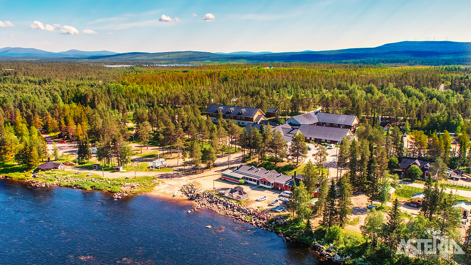 Je logeert o.a in het Harriniva Adventure Resort, gelegen aan de Zweeds-Finse grens