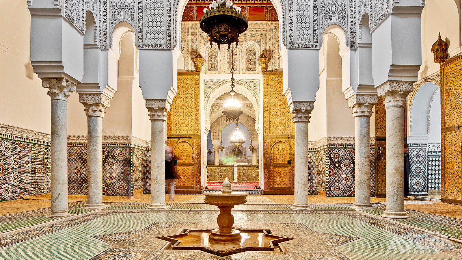 In tegenstelling tot veel andere heiligdommen in Marokko, is het mausoleum van Moulay Ismail toegankelijk voor niet-moslims