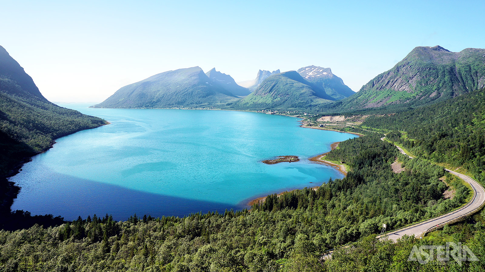 Gryllefjord is een klein en pittoresk vissersdorp gelegen aan de westkust van het eiland Senja