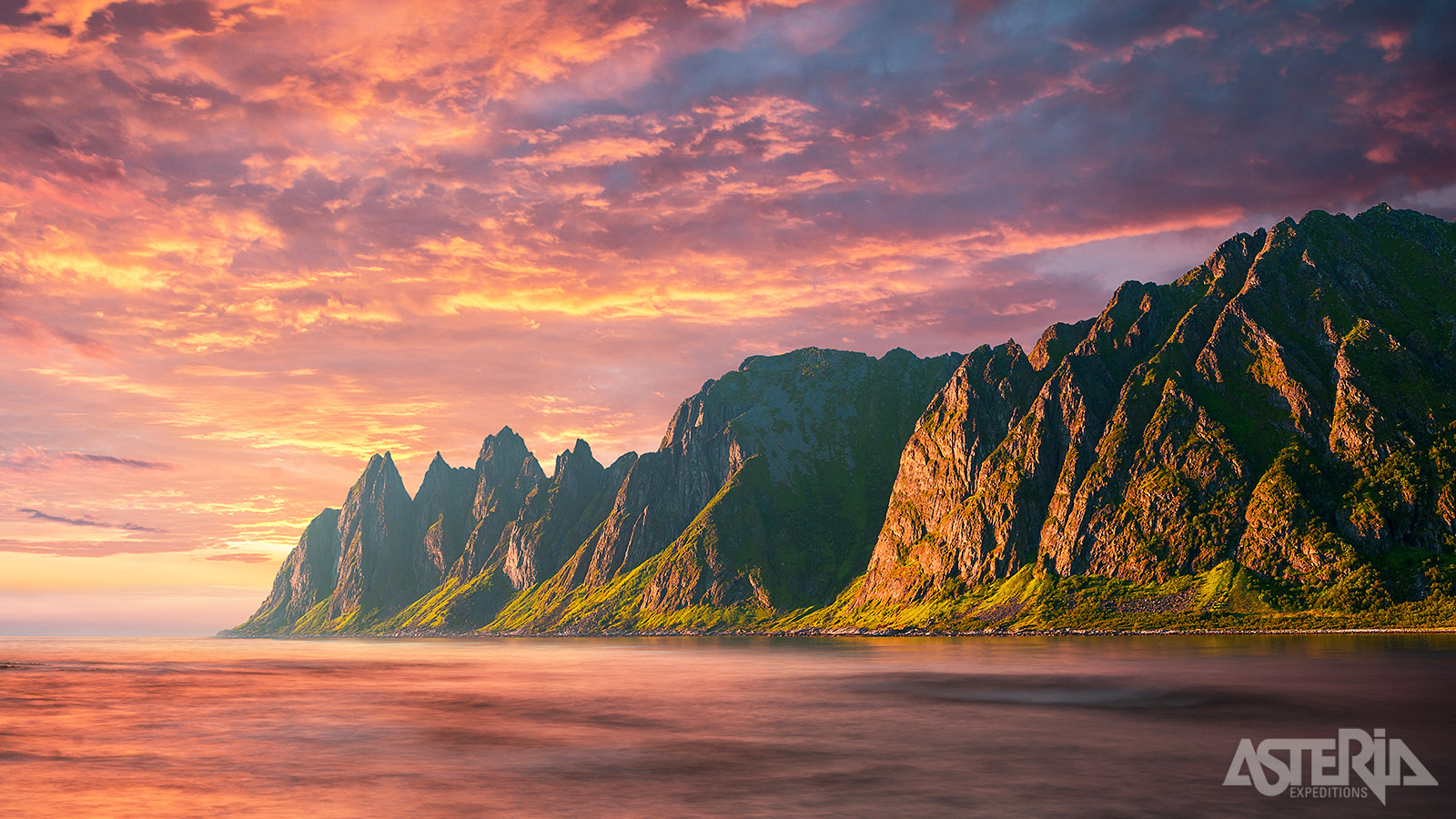 Het mooie Senja is het tweede grootste eiland van Noorwegen, gelegen op 69° noorderbreedte