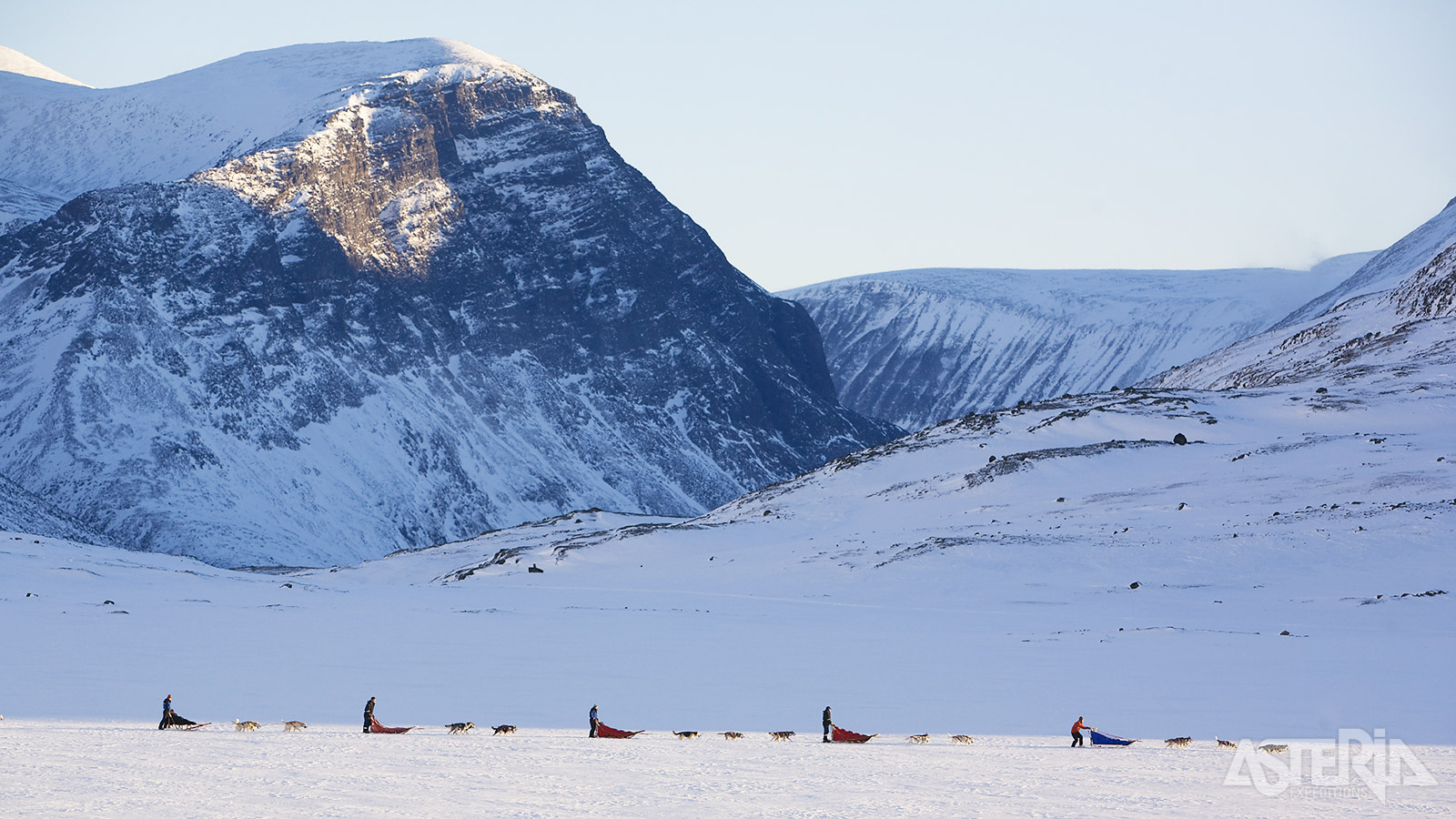 Deze onvergetelijke huskytocht gaat door in de omgeving van Kiruna en over paden in de vallei van de Torne-rivier