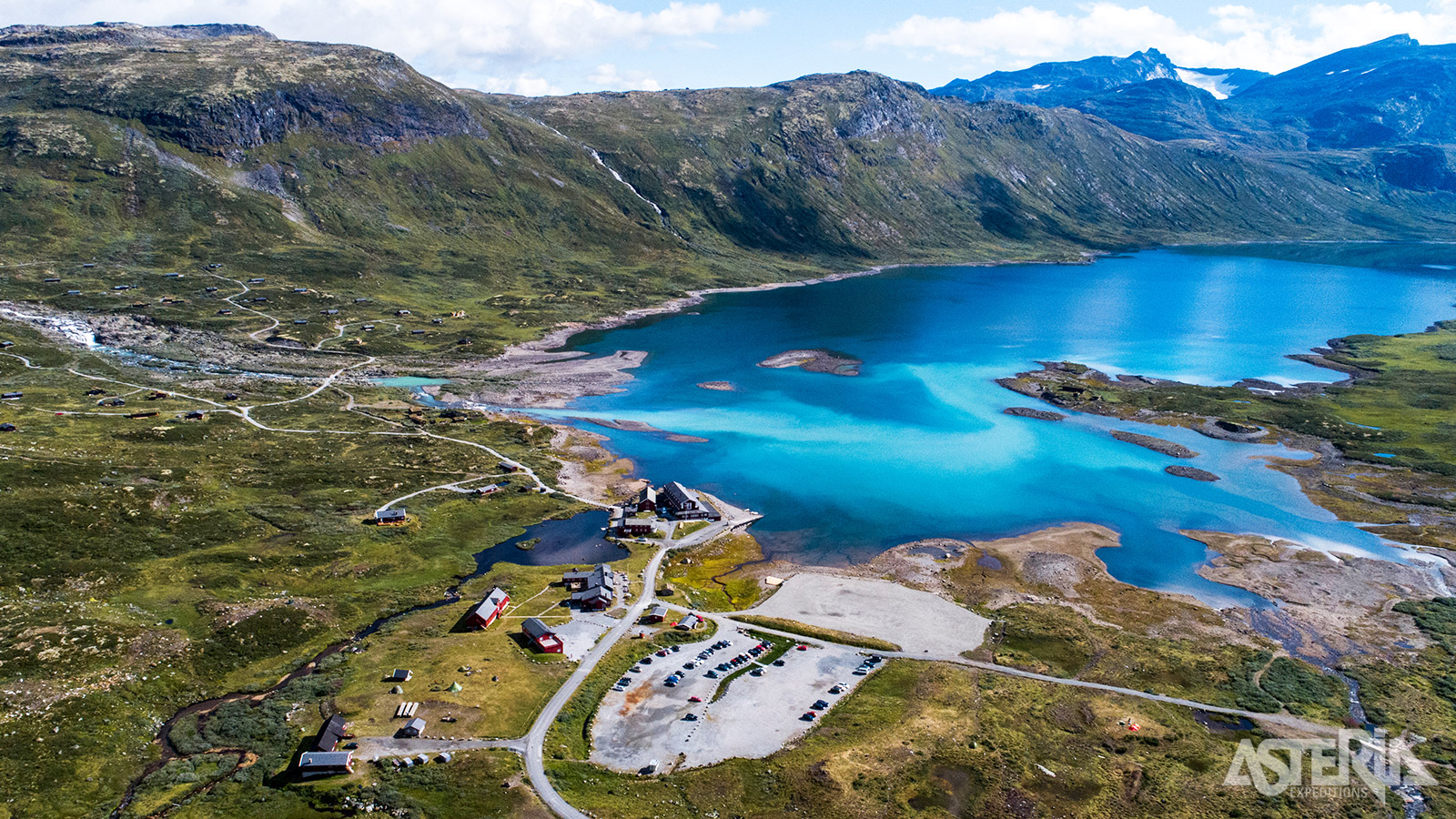 Het bergmeer Bygdin  staat bekend om zijn heldere water en indrukwekkende panorama’s