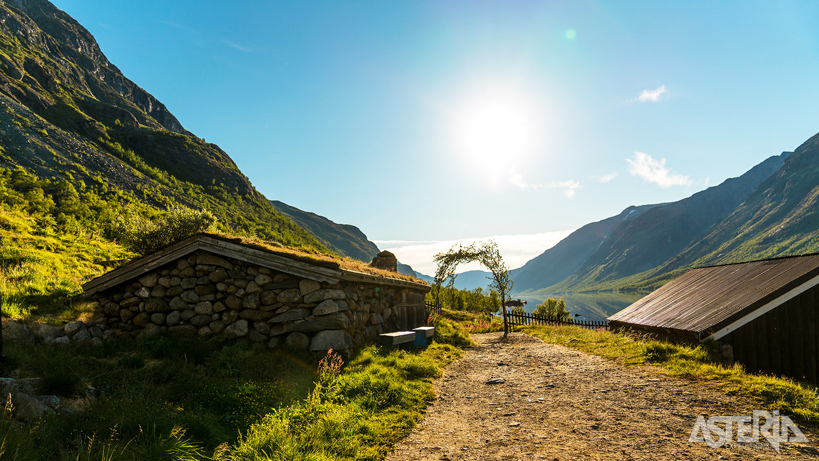 De iconische Gjendebu berghut, decennialang een belangrijk knooppunt voor wandelaars en bergliefhebbers