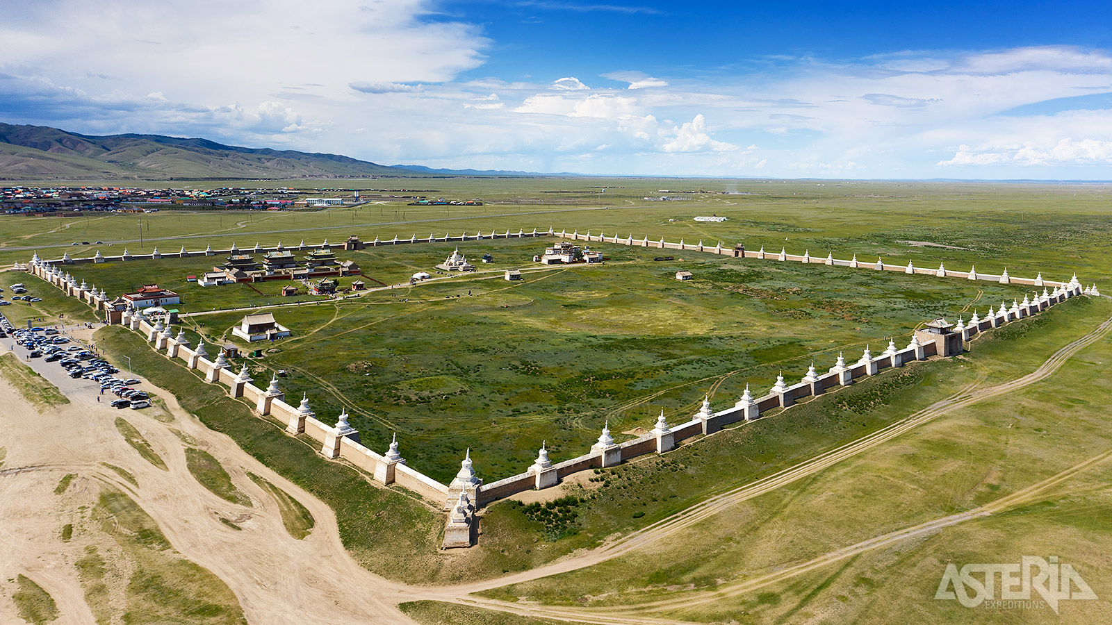 Het Erdene Zuu-klooster is omringd door een muur bedekt met 108 stoepa’s, een heilig getal in het boeddhisme