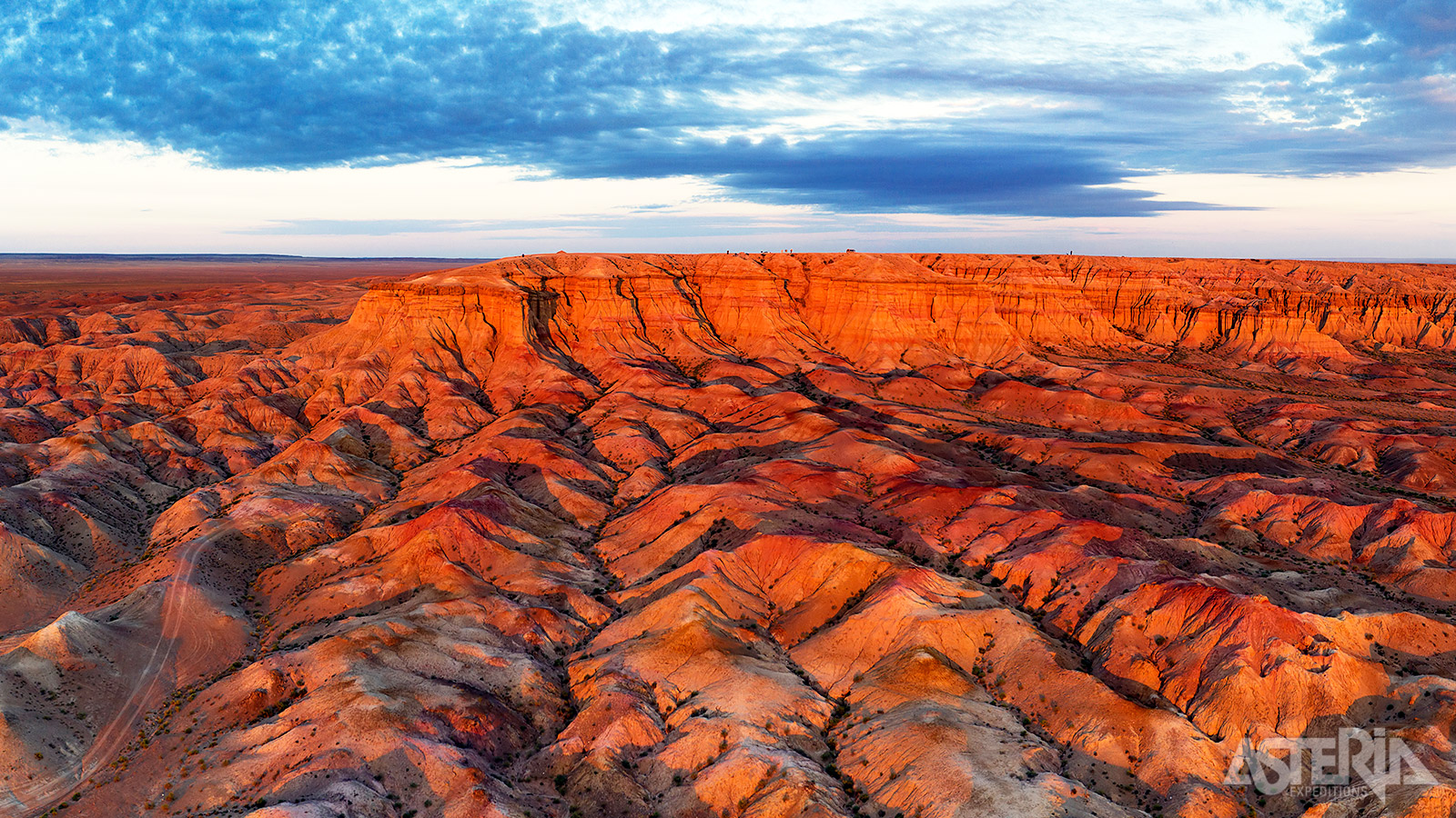 Het landschap van Tsagaan Suvarga lijkt wel buitenaards met een kleurenpalet dat continu verandert
