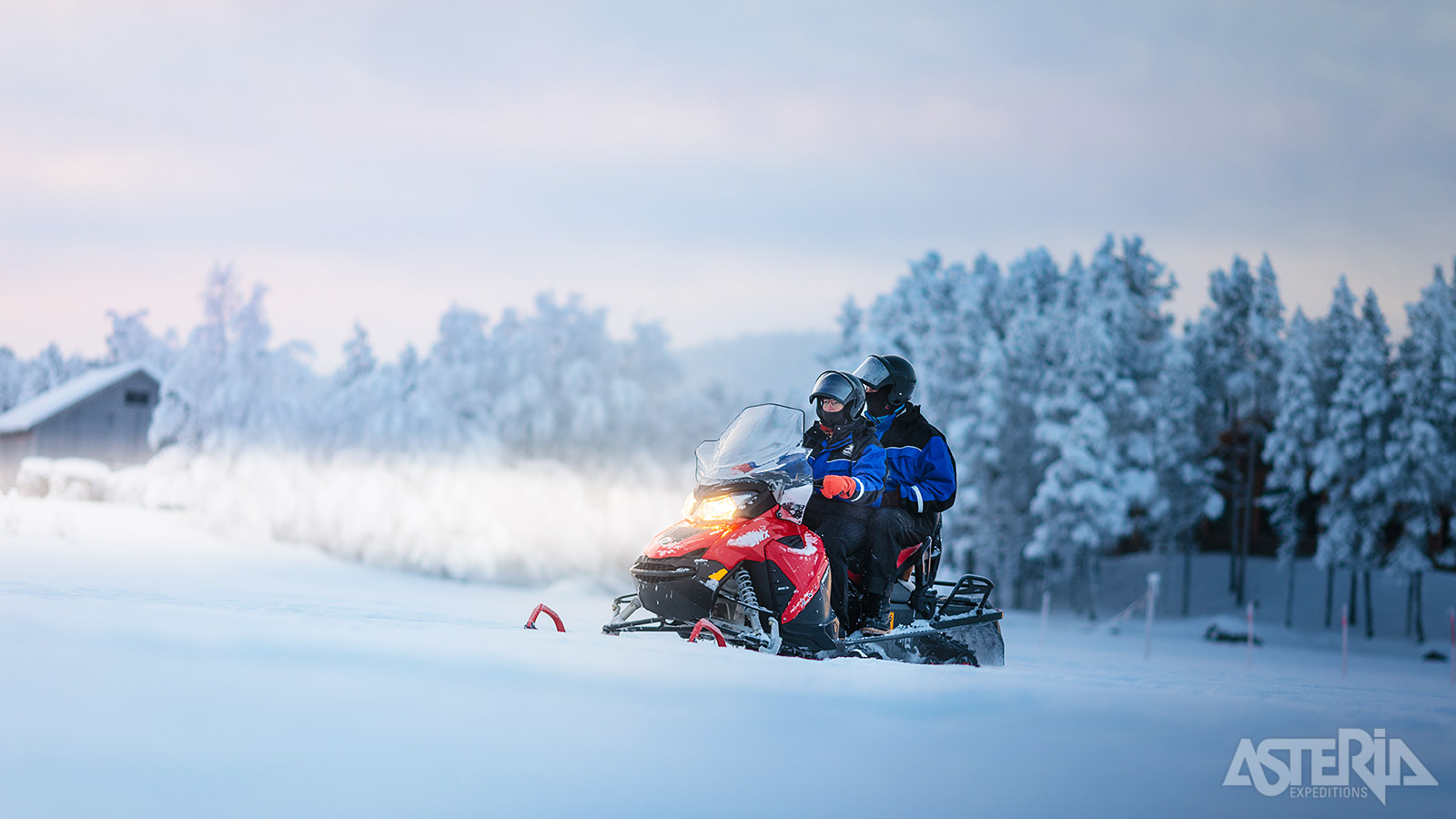 Sneeuwscooteren in Fins Lapland staat garant voor een onvergetelijk avontuur