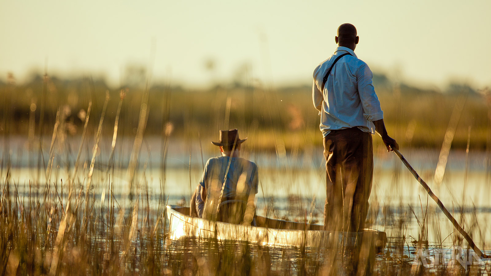 Langs de oevers van de Kavango rivier kun je mooie bootsafari's en natuurwandelingen maken