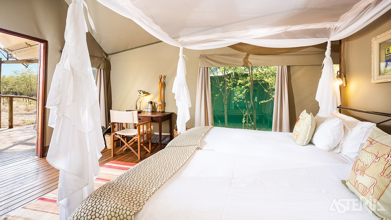 Het Ongava Tented Camp biedt een authentieke natuurervaring en een bijbehorend gevoel van vrijheid, maar zorgen tegelijkertijd voor luxe en comfort