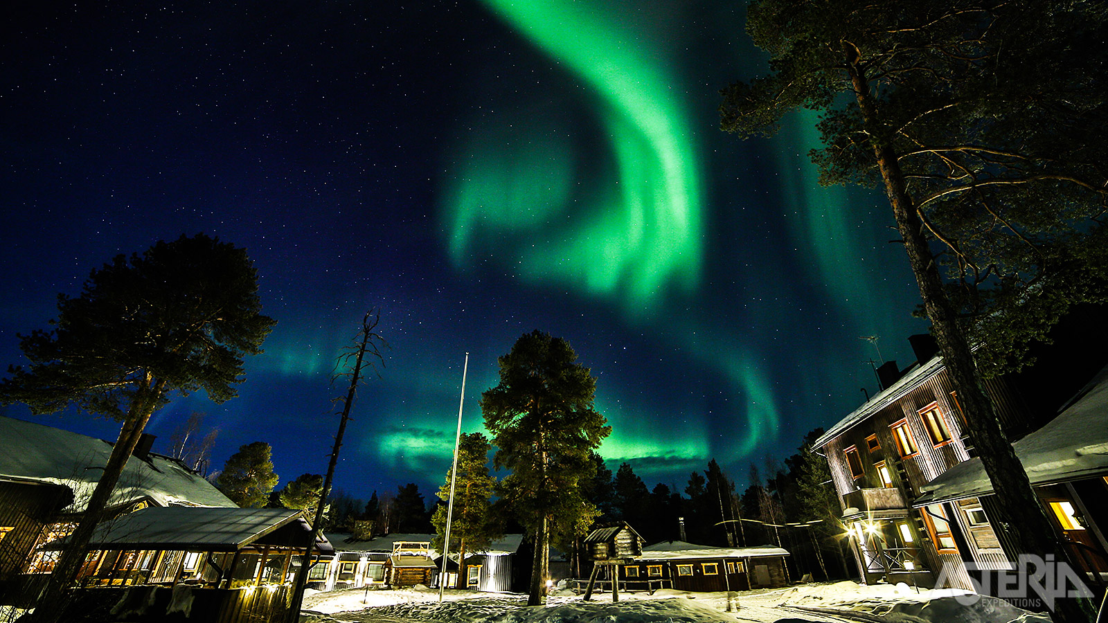 Het Nellim wildernishotel heeft verschillende types accommodaties zoals klassieke hotelkamers, blokhutten en panoramische Aurora Cabins