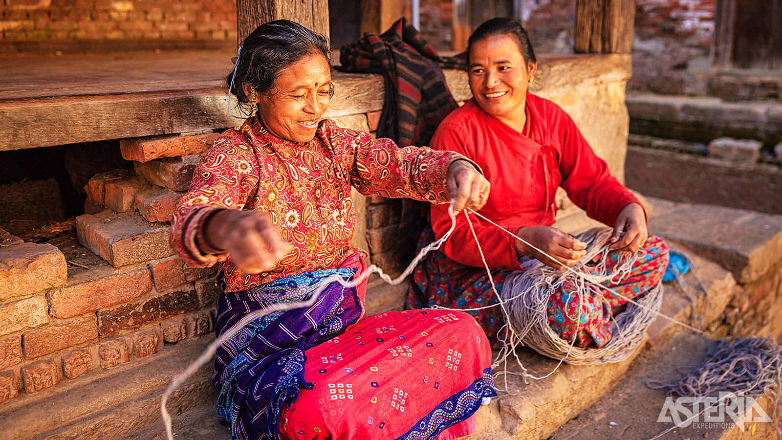 Bhaktapur ademt nog steeds de sfeer van een koninklijke stad waar ambacht, religie en traditie generaties lang het leven hebben bepaald