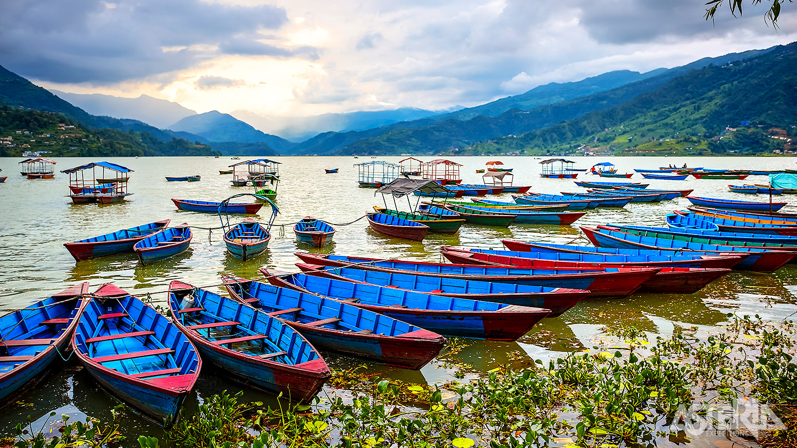 Een boottocht op Phewa Lake is een van de hoogtepunten van een bezoek aan Pokhara
