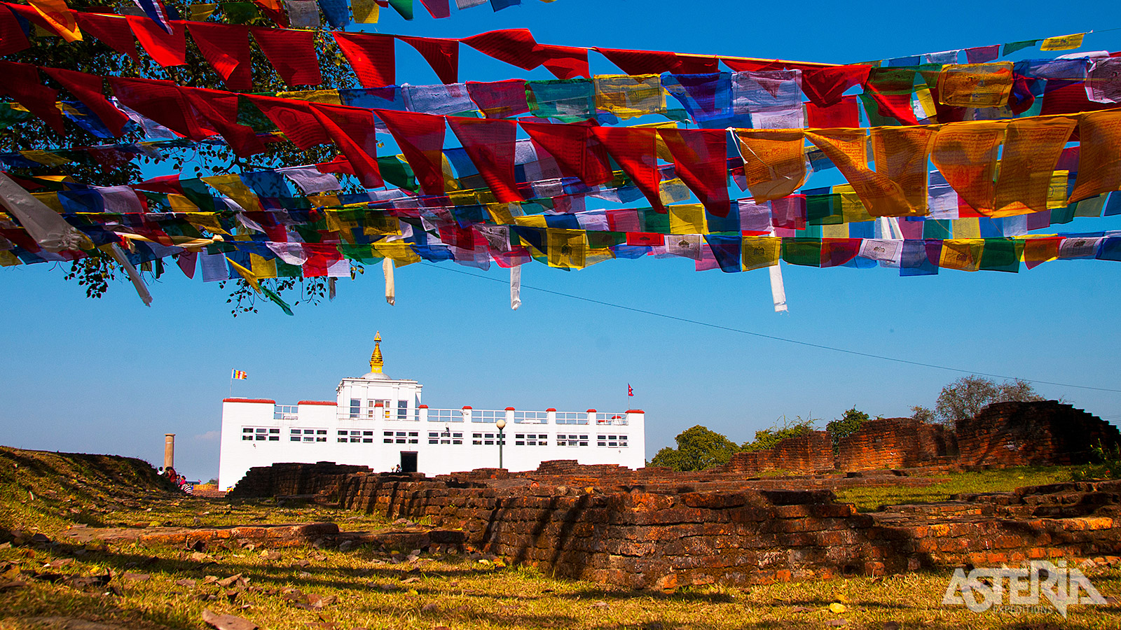 De Maya Devi Tempel in Lumbini herinnert aan de geboorteplaats van Boeddha