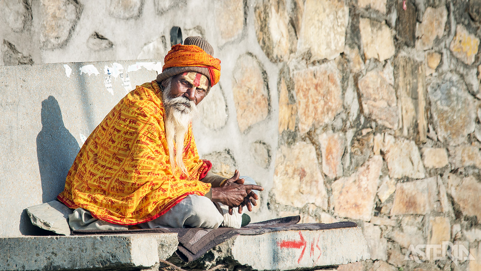 Rond de Pashupatinath-tempel vind je vaak sadhoes of zogenaamde ’holy men’
