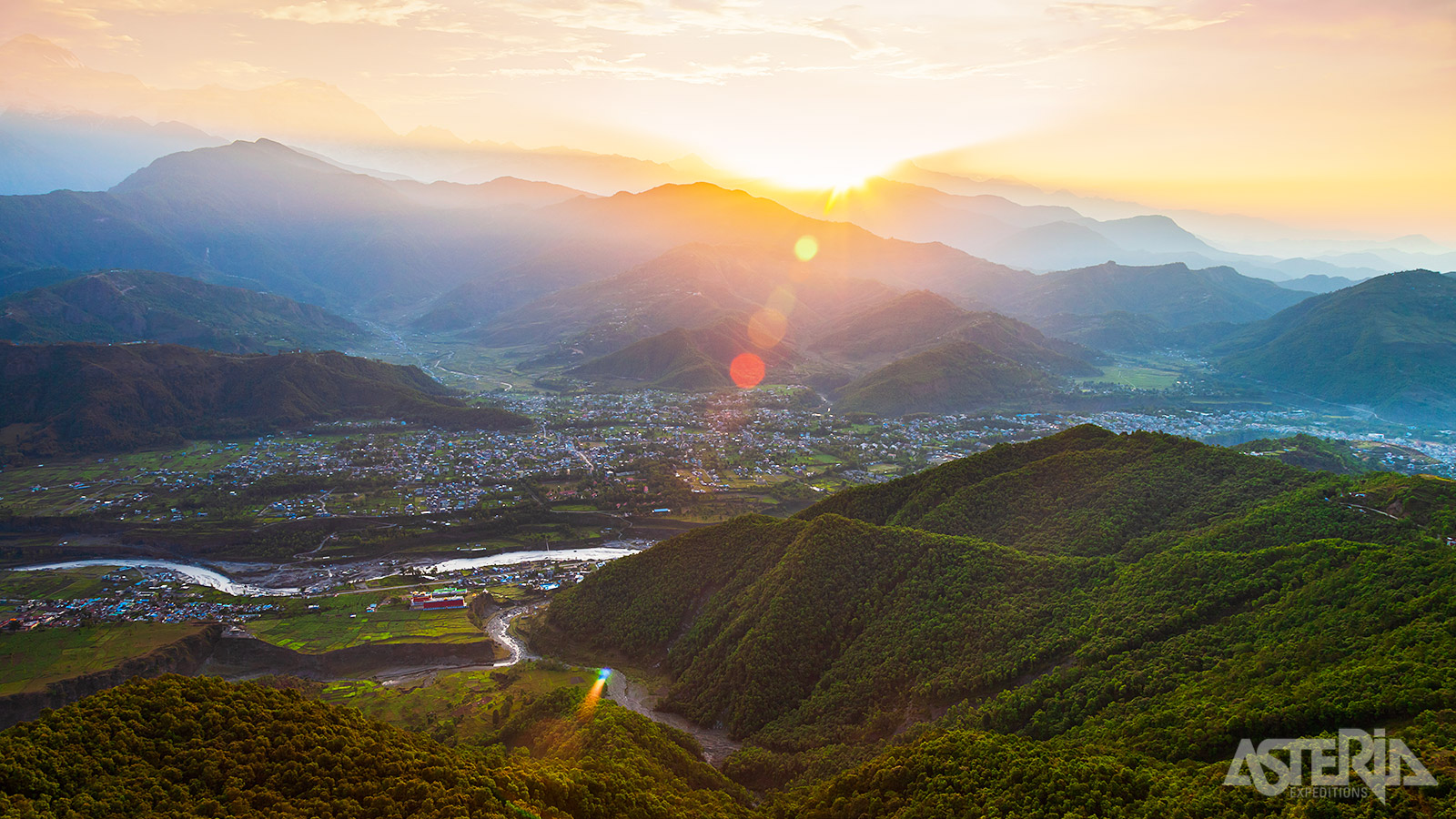 Sarangkot staat vooral bekend voor zijn spectaculaire zonsopgang en zicht op het Annapurna-gebergte