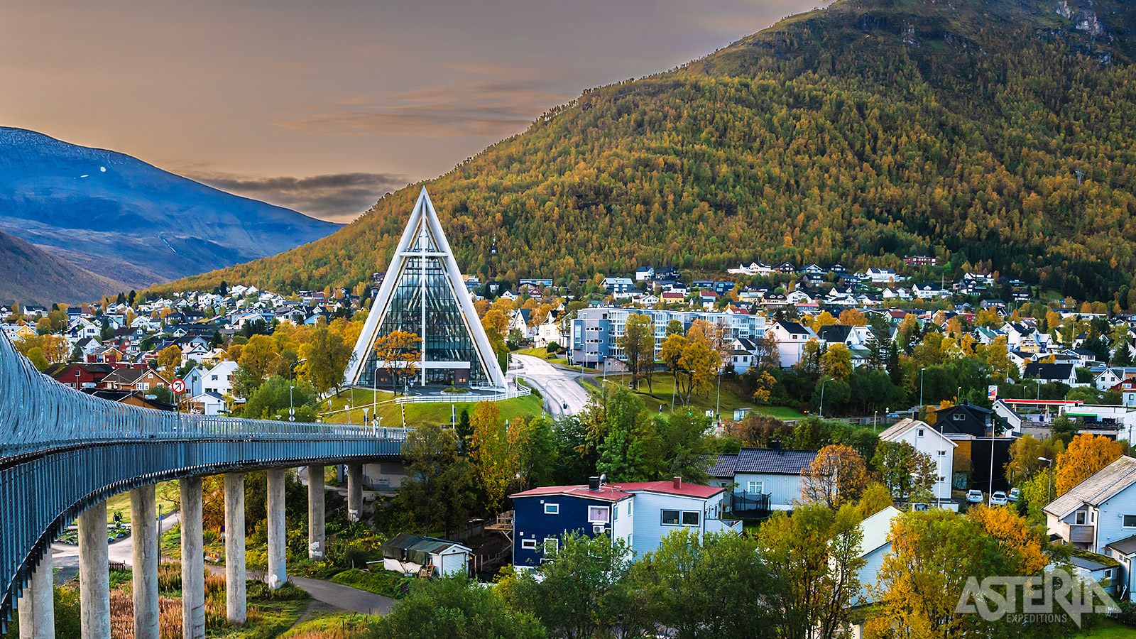 De Arctische kathedraal van Tromsø wordt soms ook de IJszeekathedraal genoemd