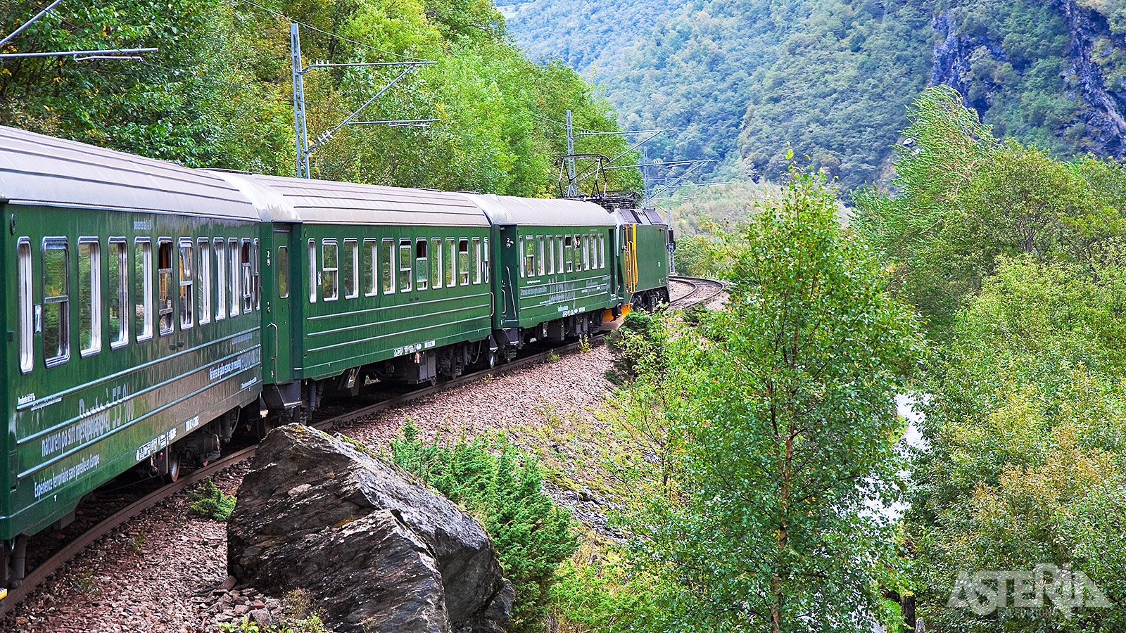 Tijdens een ritje op de Flåmspoorlijn zie je er één van de meest indrukwekkende fjordlandschappen van Noorwegen