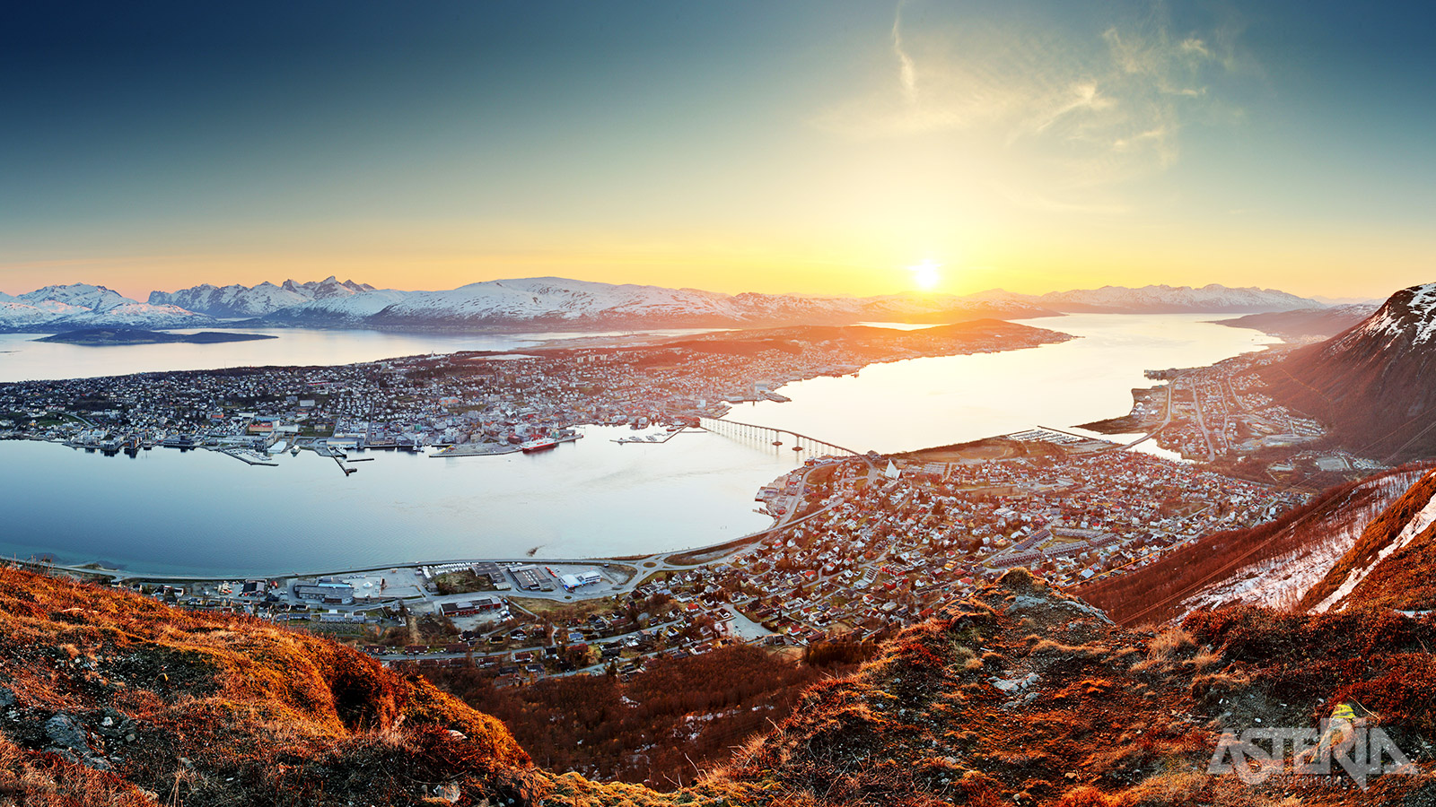 Tromsø, een eigenzinnig stadje prachtig gelegen tussen de hoge bergtoppen in het noorden van Noorwegen