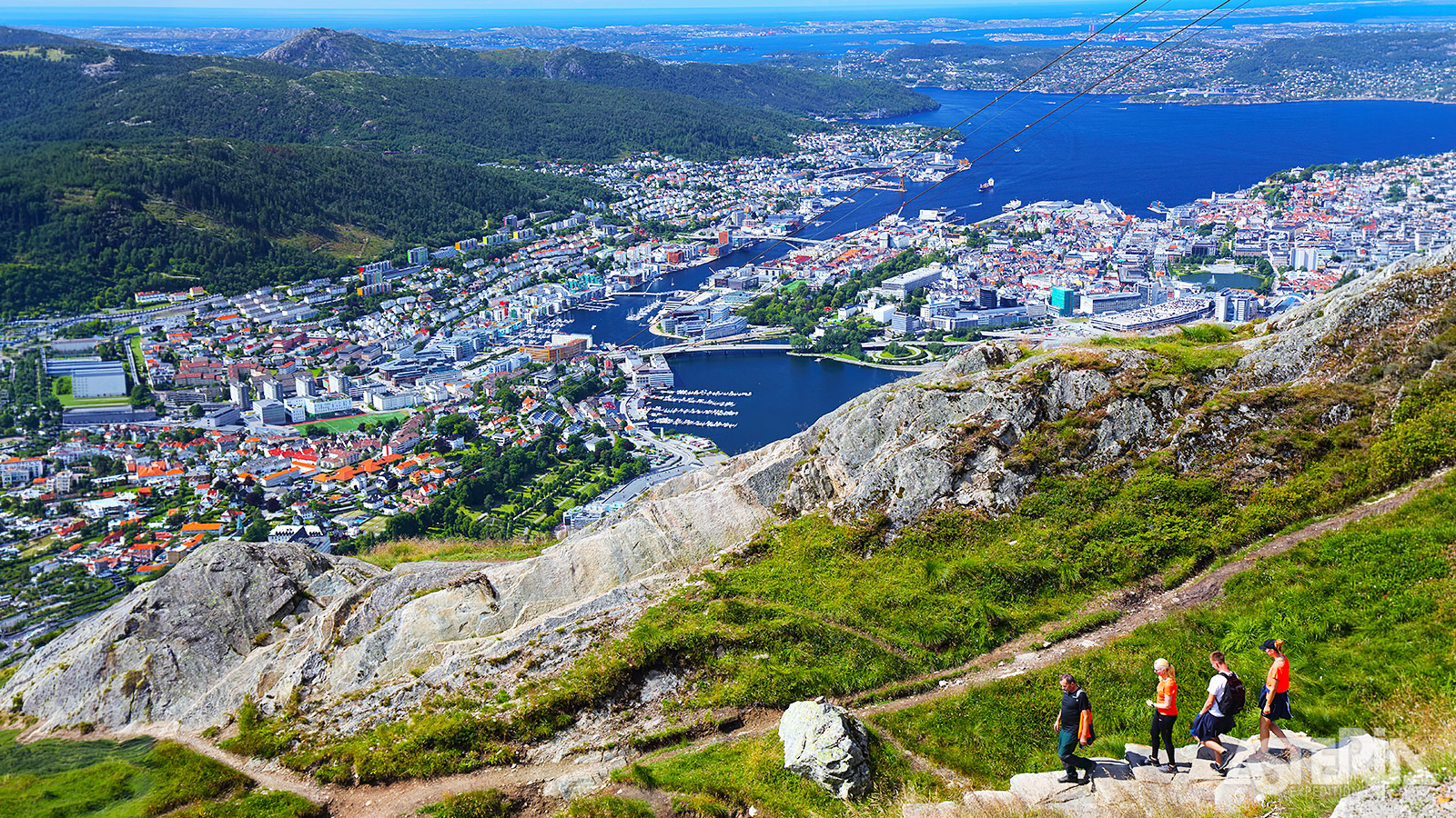 Wandel naar de top van Mount Fløyen en keer terug met de Fløibanen funicular