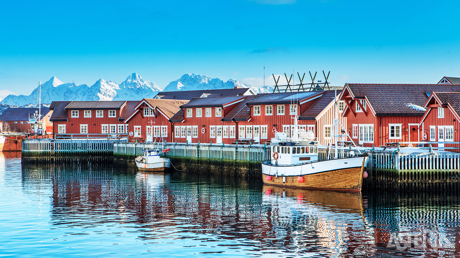 Svolvær is tevens één van de stops van de beroemde Hurtigruten, een prachtige manier om de Noorse kust te verkennen
