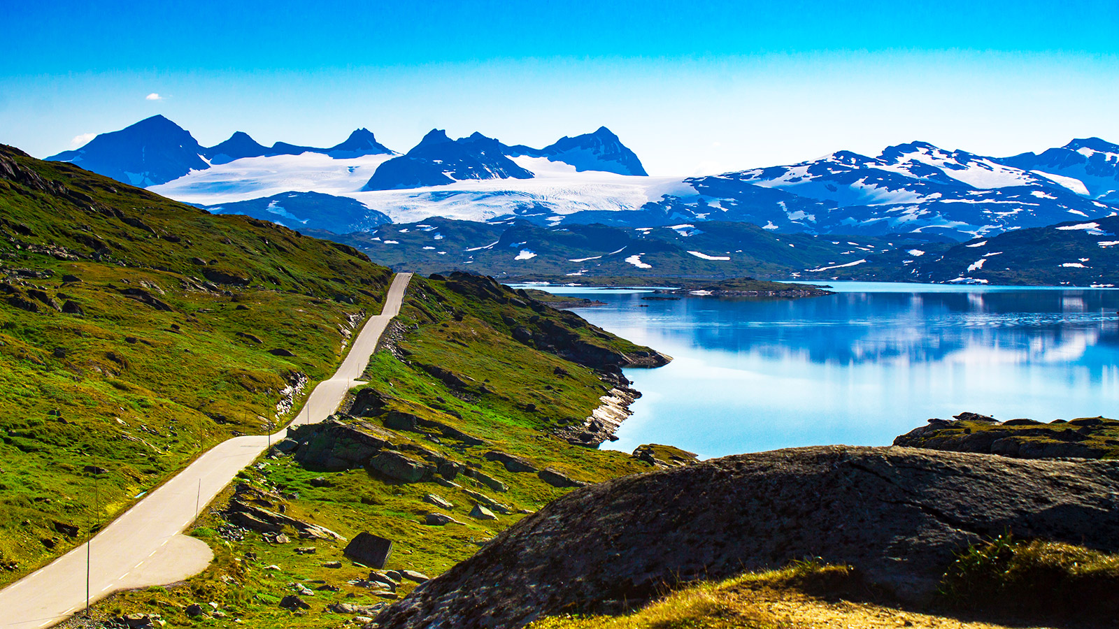 Route loopt 55 tussen Lom en Gaupne en doorkruist het Jotunheimen Nationaal Park