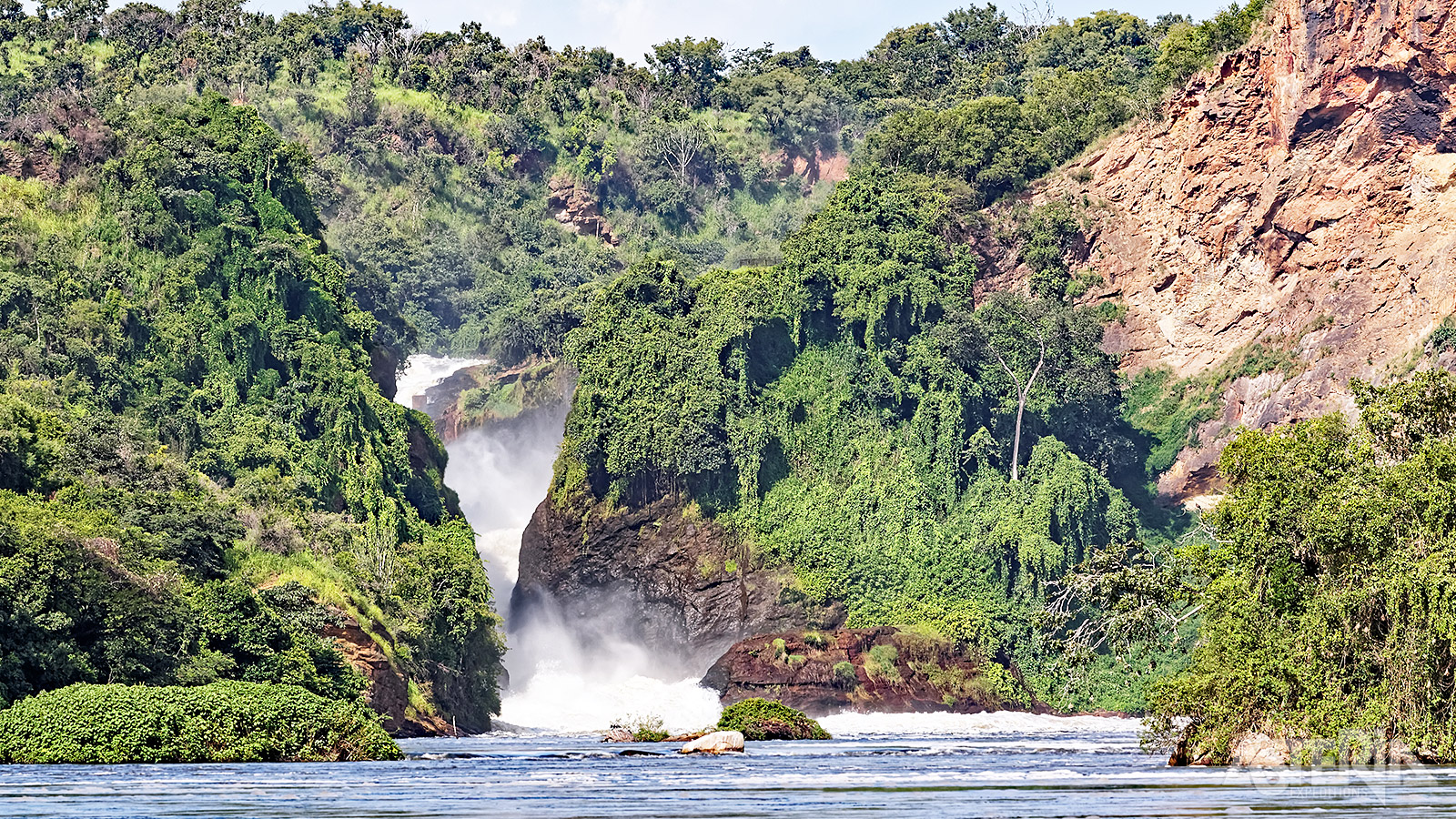 Het 3860km² grote park is genoemd naar de Murchison Falls, die op hun beurt hun naam danken de Schot Roderick Murchison