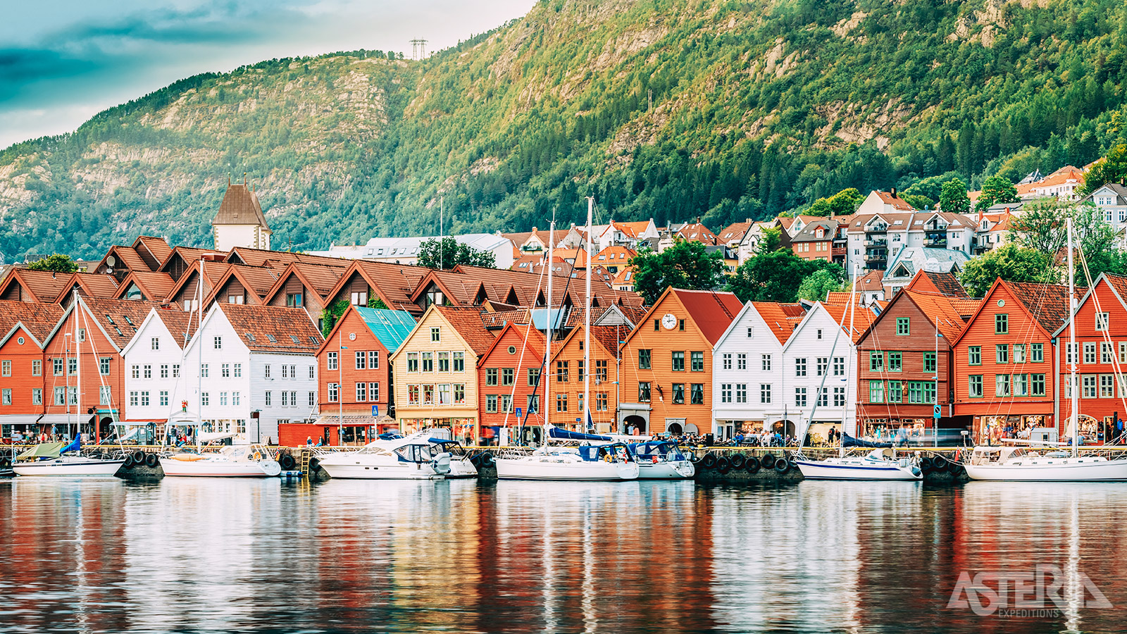 Bryggen, de oude Hanzekade van Bergen, is al meer dan 1.000  jaar een handelsplaats