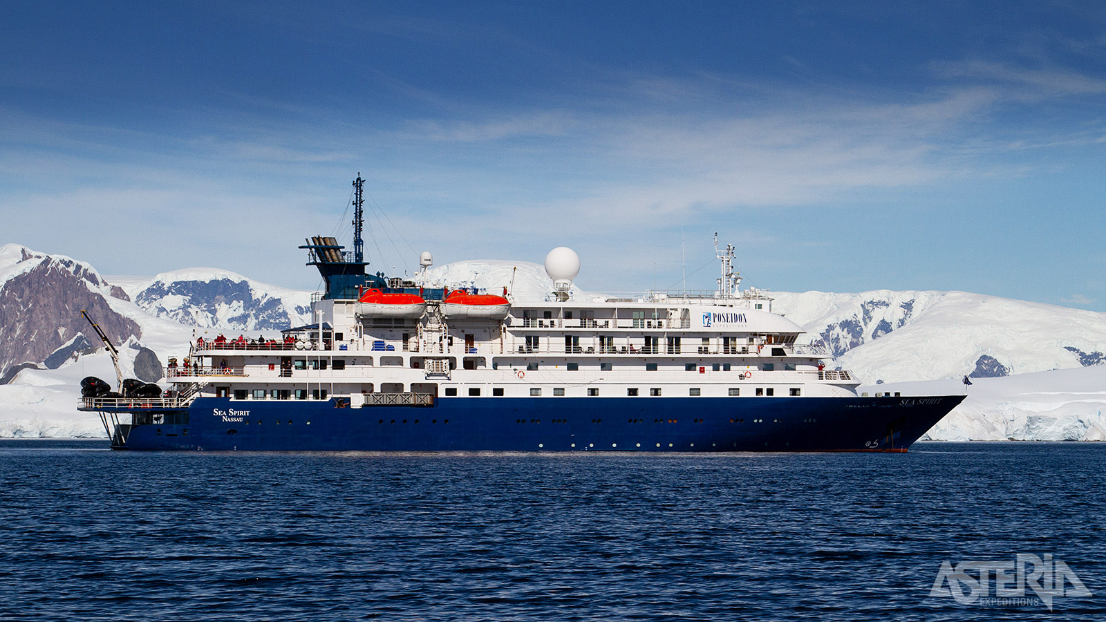 De MV Sea Spirit is met een capaciteit van 100 passagiers één van de kleinere expeditieschepen, uitermate geschikt voor dit soort cruises