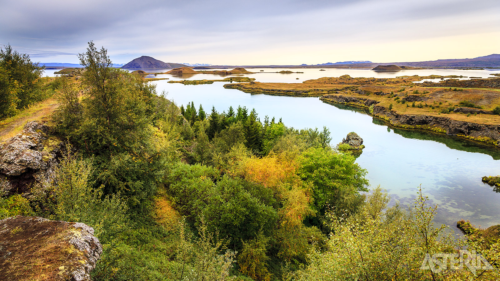 Het 36,5km² grote Myvatn meer in het noordoosten van IJsland biedt uitgebreide wandelmogelijkheden