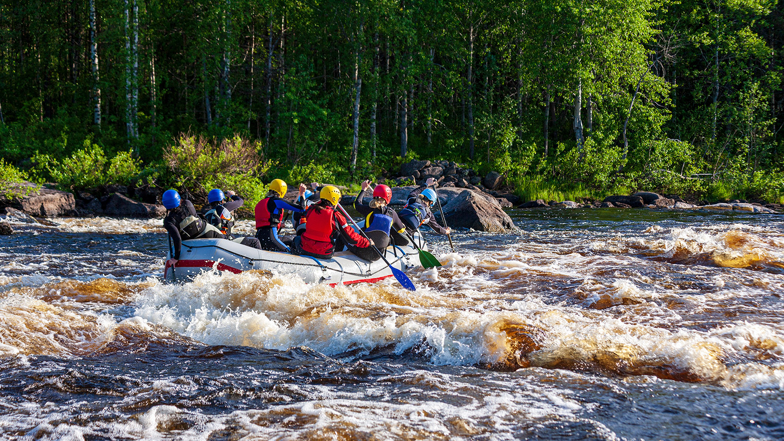 Tijdens de rafting vaar je de rivier Kitka af