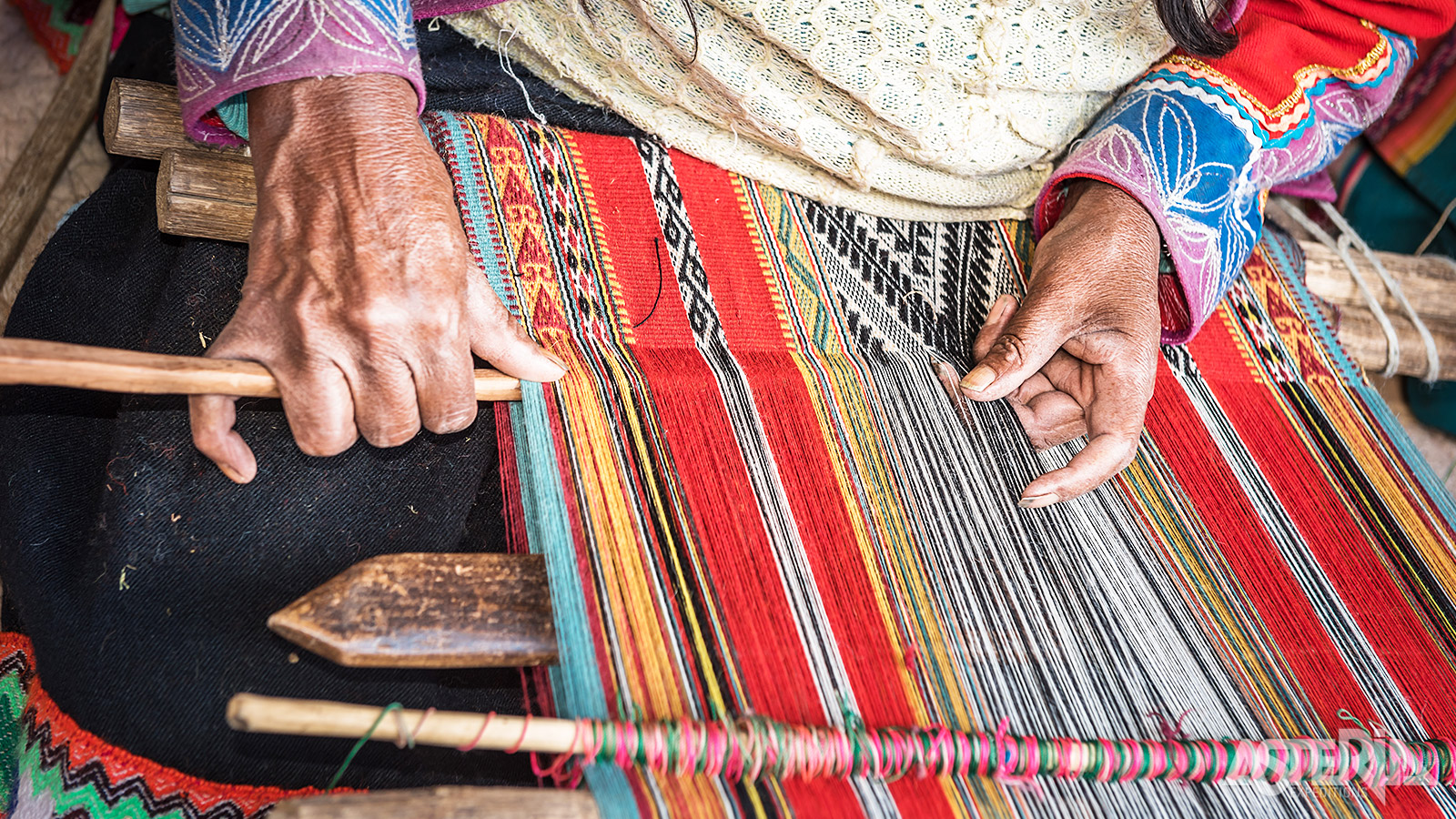 Op het centrale plein in Yanque is er een voorstelling van lokale ambachten