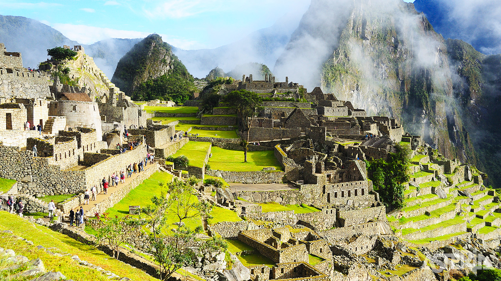 Machu Picchu wordt beschouwd als meesterwerk van Inca-architectuur, met landbouwterrassen, ceremoniële structuren en een verbluffende landschappelijke schoonheid