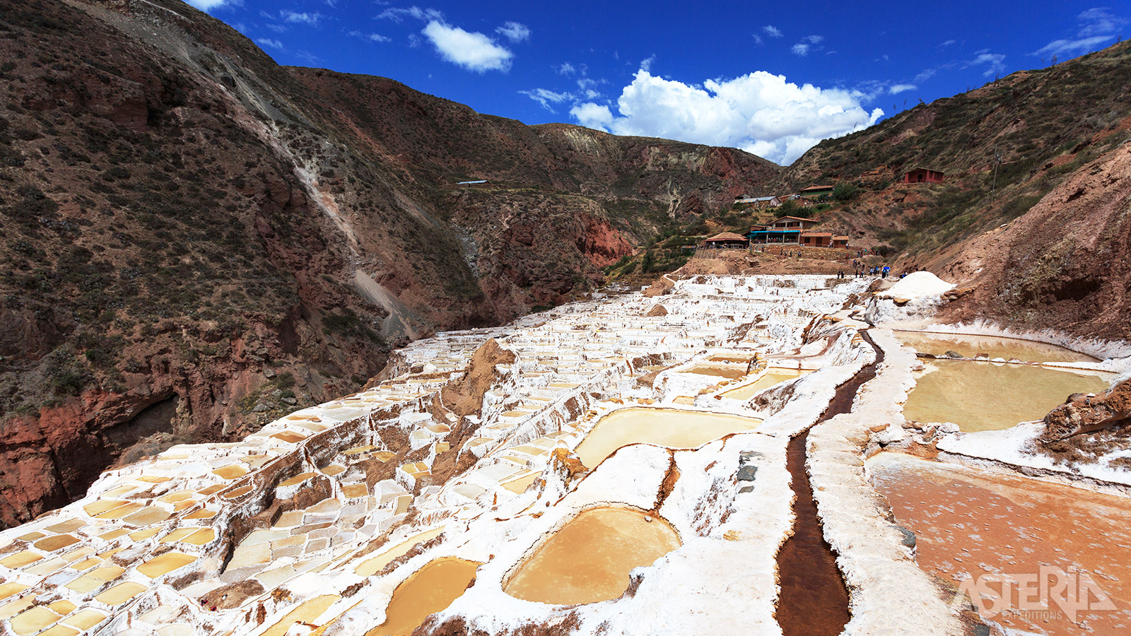 De zoutpannen van Maras zijn een zoutwinningsplaats op een hoogte van 3.500m die nog door de Inca’s werden gebruikt
